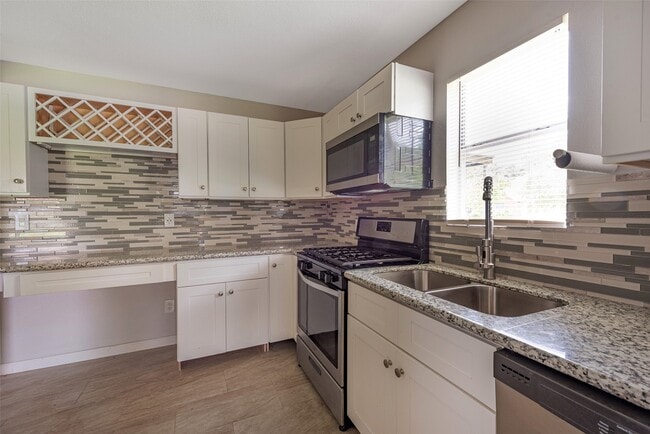 Building Photo - 202 Norview Dr