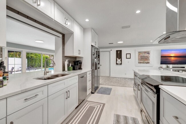 Building Photo - 4450 NE 23rd Ave