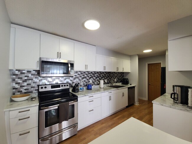 Building Photo - Furnished 2-Bedroom Condo in St. Joseph