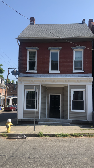 Building Photo - 343 Chestnut St