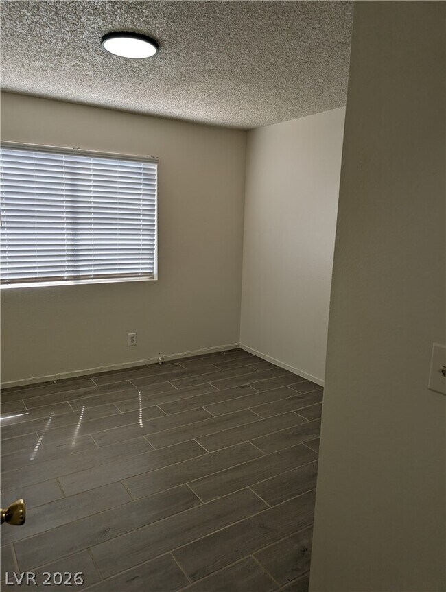 Building Photo - 4424 Honeycomb Dr