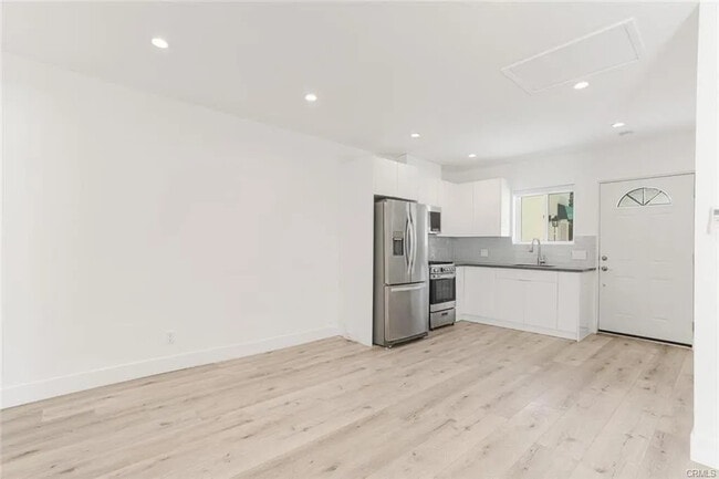 Building Photo - 4552 Murietta Ave