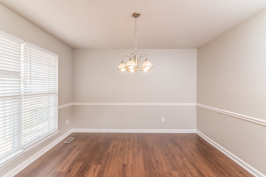 Building Photo - 209 Briarcotes Cir
