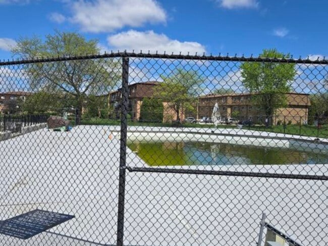 Building Photo - 9430 Bay Colony Dr