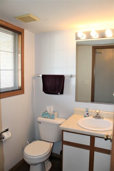 Building Photo - 156 Castlewood Ct