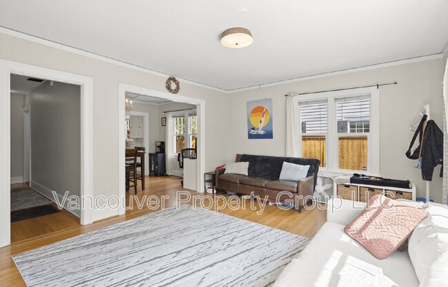 Building Photo - 310 E 22nd St