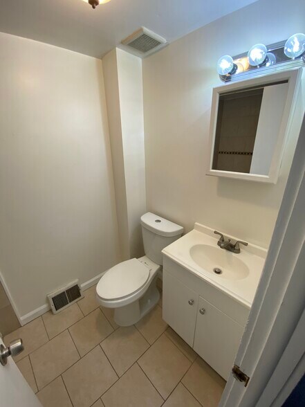 Building Photo - 637 Willow Way