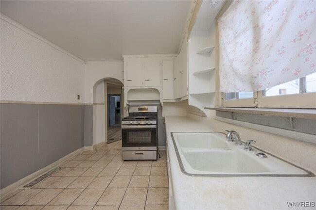 Building Photo - 68 Sirret St