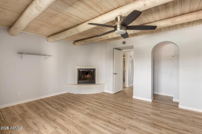 Building Photo - 1425 E Desert Cove Ave