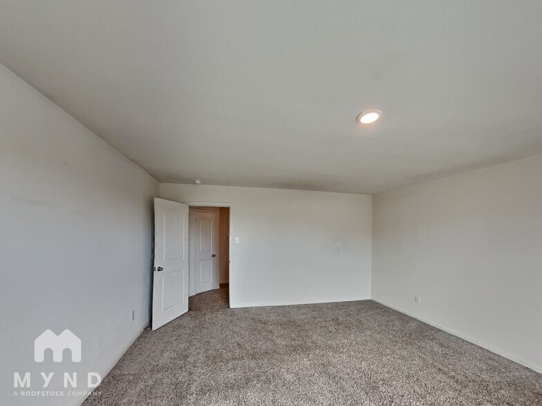 Building Photo - 732 Keeneland Dr