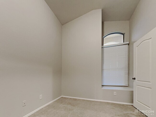 Building Photo - 1805 N 127th Dr