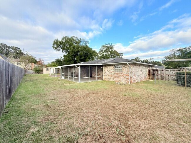 Building Photo - 67 N 69th Ave