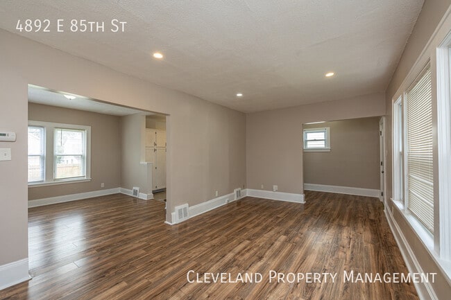 Building Photo - Wonderfully Renovated Colonial