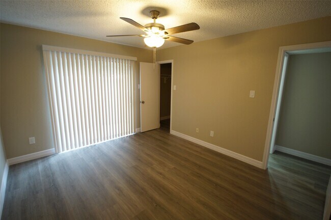 Building Photo - 8581 Sands Point Dr