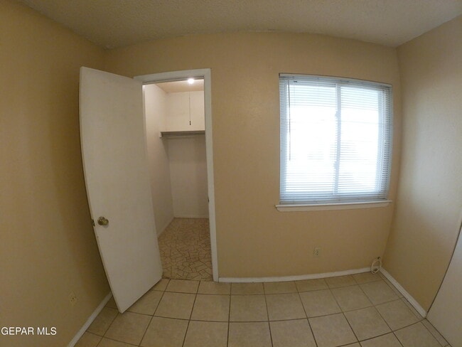 Building Photo - 2403 Red Sails Dr