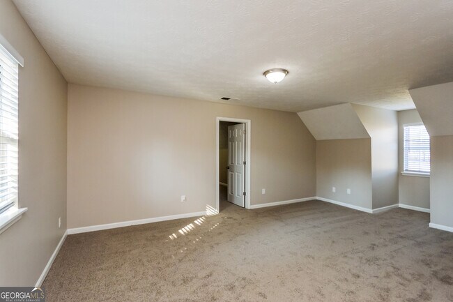 Building Photo - 90 Lakefront Dr