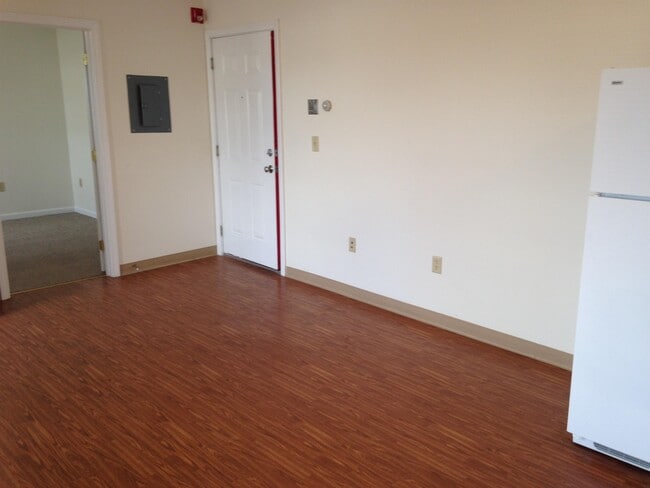 Building Photo - 4 Martin St