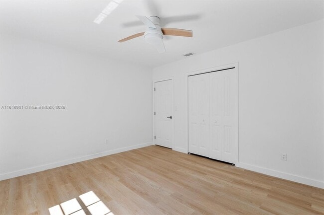 Building Photo - 4725 NE Miami Ct