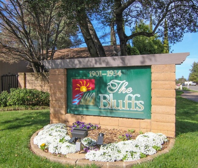 Building Photo - Remodeled Redding Condo!