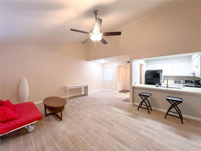 Building Photo - 4433 SW 21st Ln