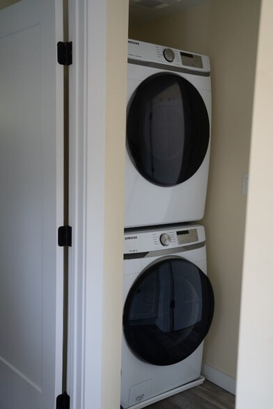 Building Photo - 1334 Ella St