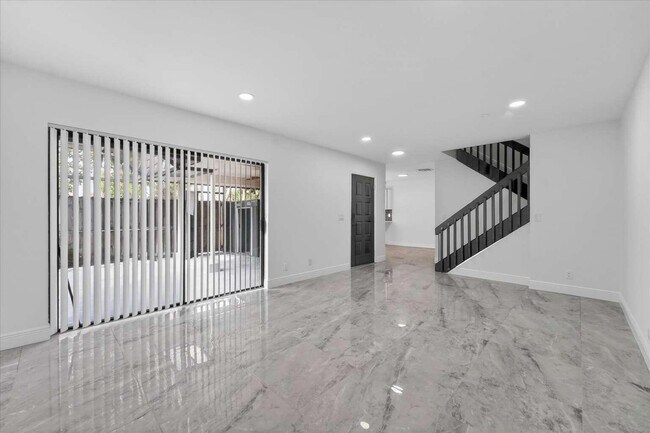 Building Photo - 7512 Courtyard Run E