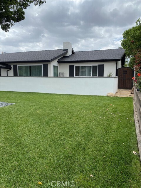 Building Photo - 723 N Quince Ave