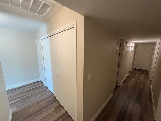 Building Photo - NW Visalia Home Near Country Club coming soon!