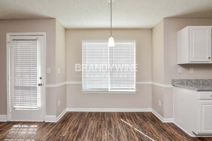 Building Photo - 101 Bond Lake Dr