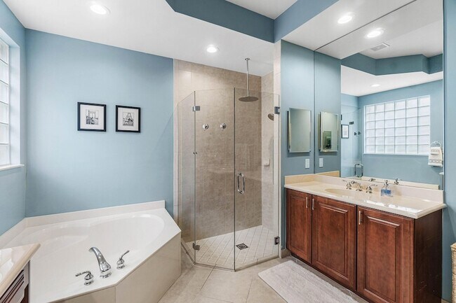 Building Photo - 10697 Willow Oak Ct