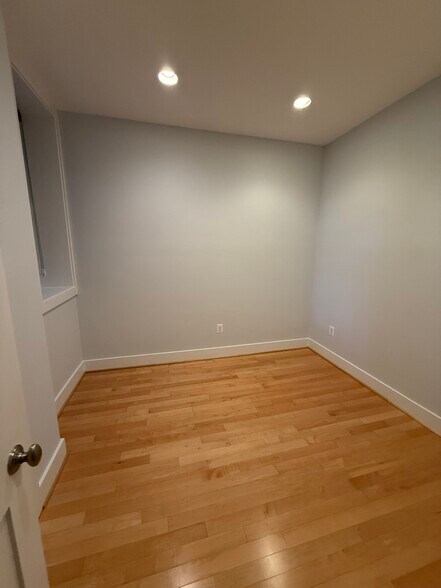 Building Photo - 1854 Mintwood Pl NW