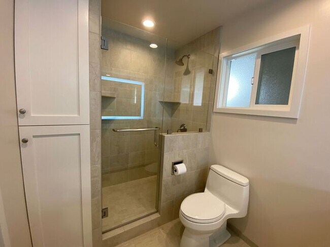 Building Photo - 4110 El Bosque Dr