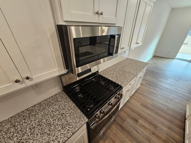 Building Photo - Townhome in great Concord community