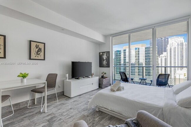 Building Photo - 1300 Brickell Bay Dr