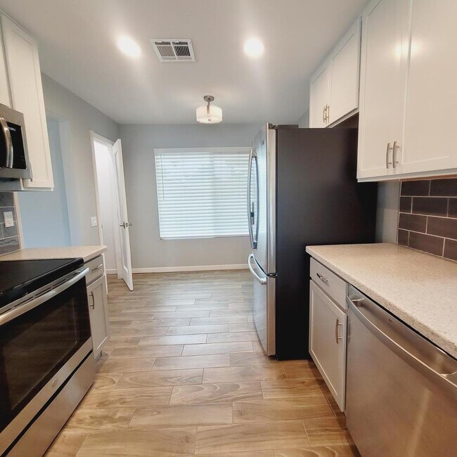 Building Photo - 14014 N Cameo Dr