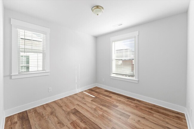 Building Photo - Brand New Lake Front Davidson Townhome