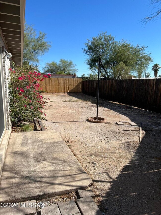 Building Photo - 3110 S Portia Ave