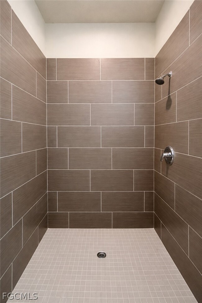 Building Photo - 3303 SW 8th Pl