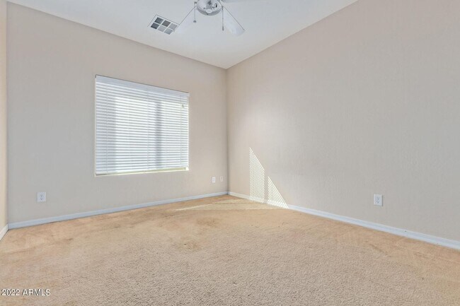 Building Photo - Beautiful 5 bedroom, 3 bathroom home in Surprise AZ