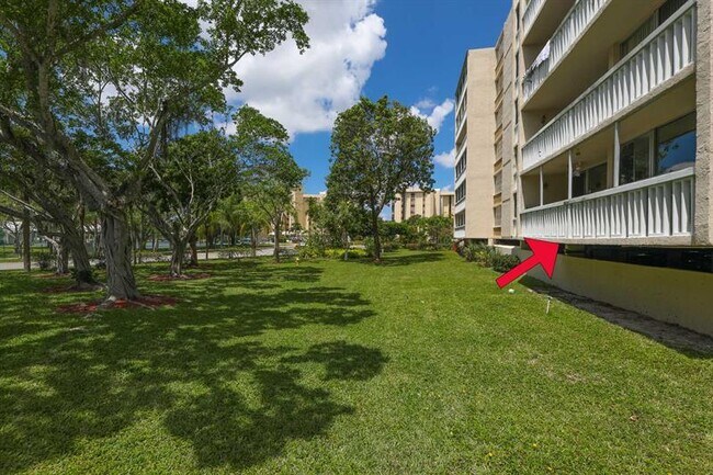 Building Photo - 7081 Environ Blvd