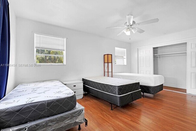 Building Photo - 2419 Pierce St