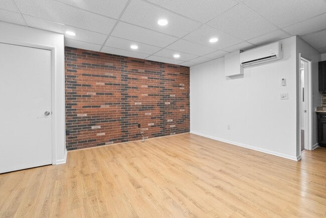 Building Photo - 2539 St Paul St