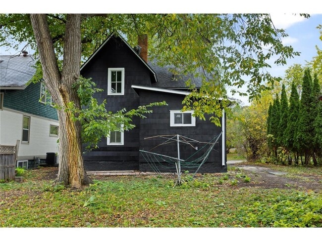 Building Photo - 361 8th Ave S