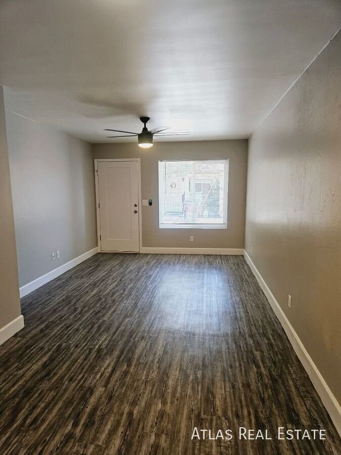 Building Photo - 2826 E Capri Cir