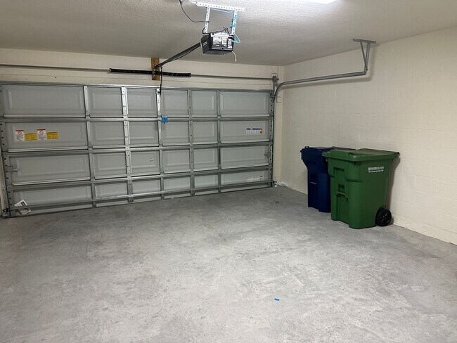 Building Photo - 4 Bedroom 2 Bathroom in Winter Haven