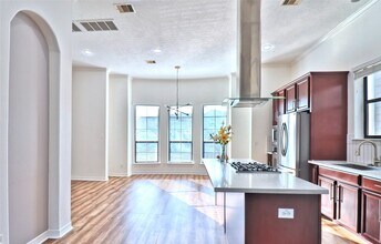 Building Photo - 3446 Clearview Villa Way