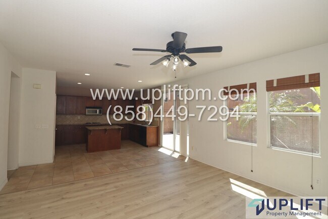 Building Photo - 4 bedroom 2.5 bathroom home in Chula Vista...