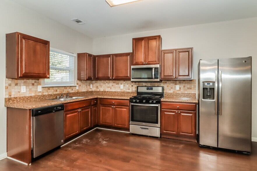 Building Photo - 38 Bollen Ln