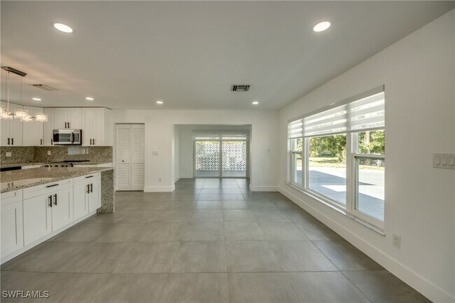 Building Photo - 4312 S Pacific Cir