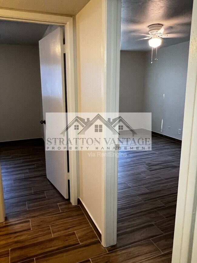 Building Photo - 424 W Brown Rd